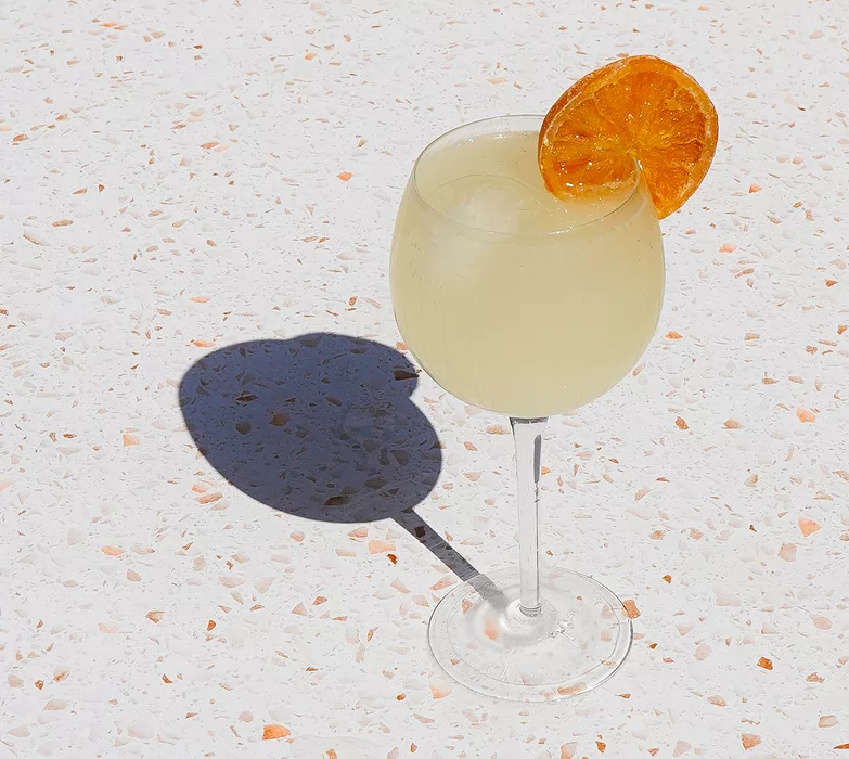 cbd-sparkling-lemon-mocktail-with-orange